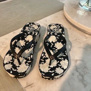 Tory burch wedge sandals size 6